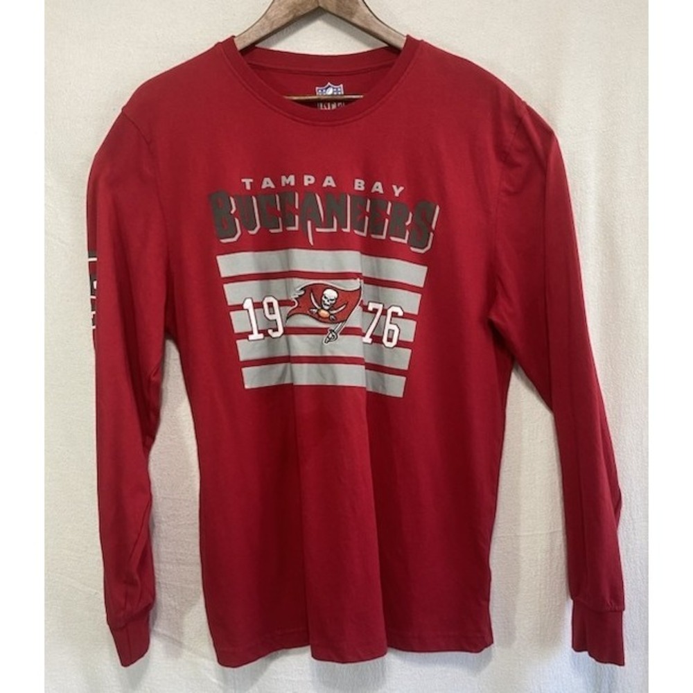 Tampa Bay Buccaneers NFL Long Sleeve Shirt Mens‎ L Red Embroidered Logo
